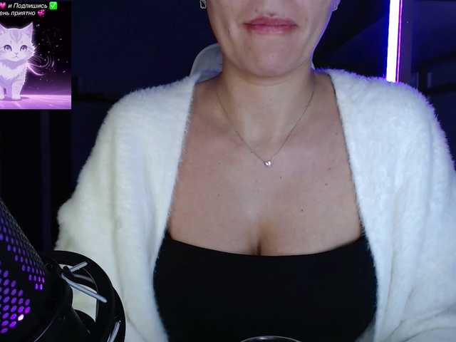 QWEENII's BongaCams show and profile