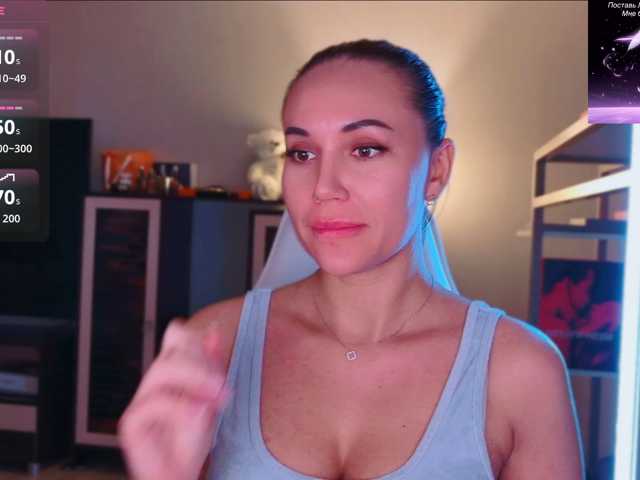 QWEENII live cam on BongaCams
