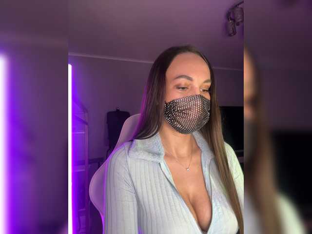 QWEENII's BongaCams show and profile