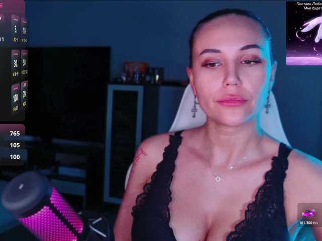 QWEENII live cam on BongaCams