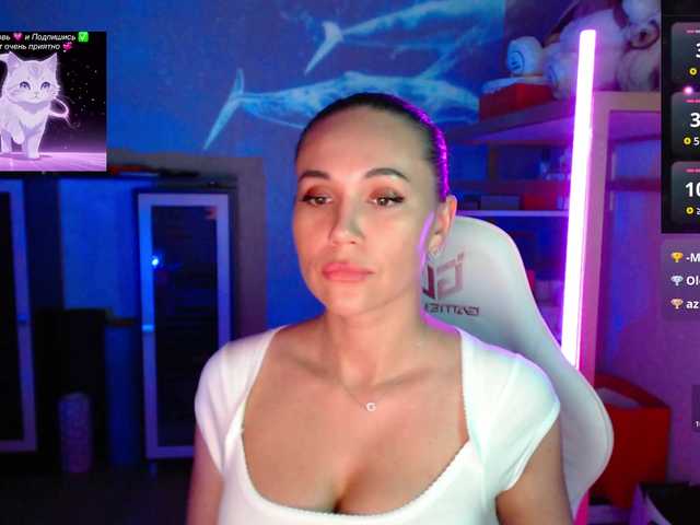 QWEENII live cam on BongaCams