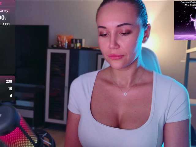 QWEENII live webcam show