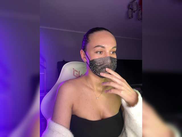 QWEENII's BongaCams show and profile