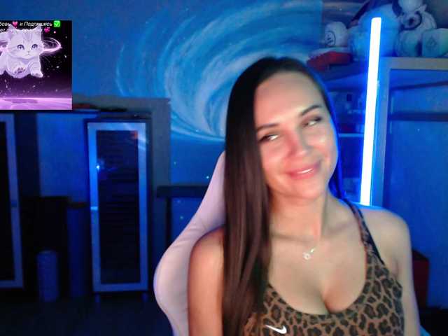 QWEENII live cam on BongaCams