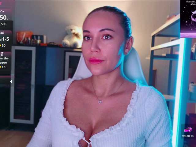 QWEENII live cam on BongaCams