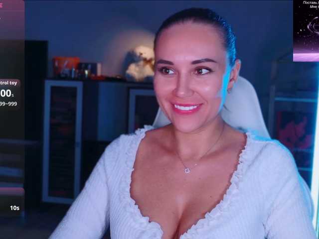 QWEENII live cam on BongaCams