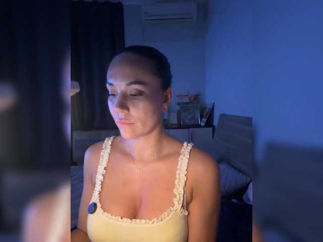 QWEENII live cam on BongaCams
