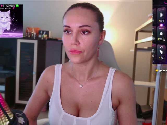 QWEENII live cam on BongaCams