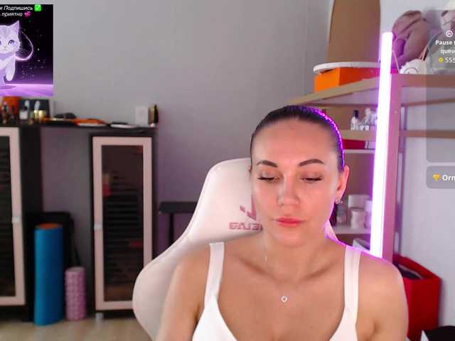 QWEENII live cam on BongaCams