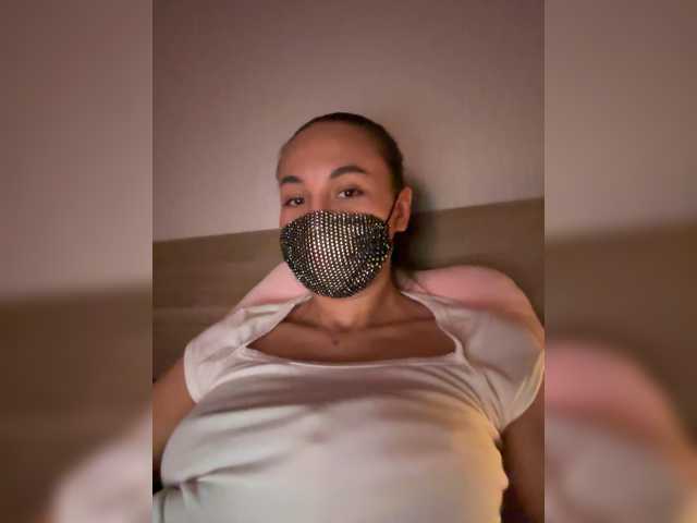 QWEENII's BongaCams show and profile