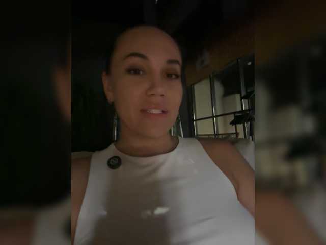 QWEENII live cam on BongaCams