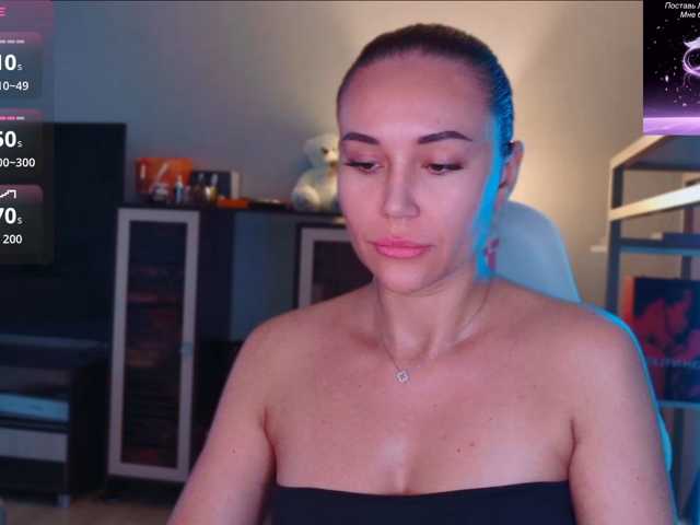 QWEENII live cam on BongaCams