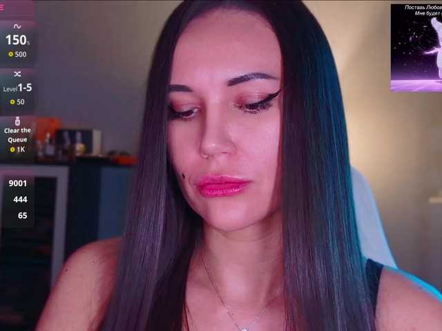 QWEENII live cam on BongaCams