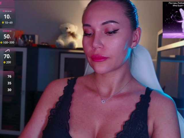 QWEENII live cam on BongaCams