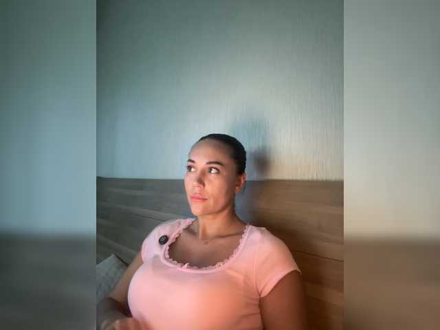 QWEENII live cam on BongaCams