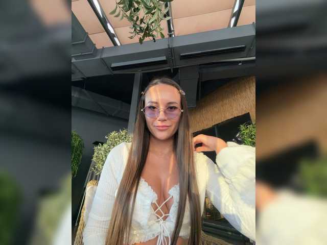 QWEENII live cam on BongaCams