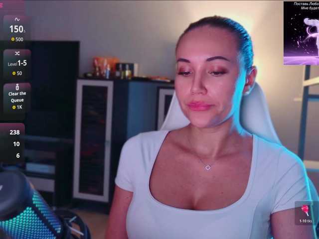 QWEENII live webcam show