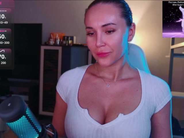 QWEENII live cam on BongaCams
