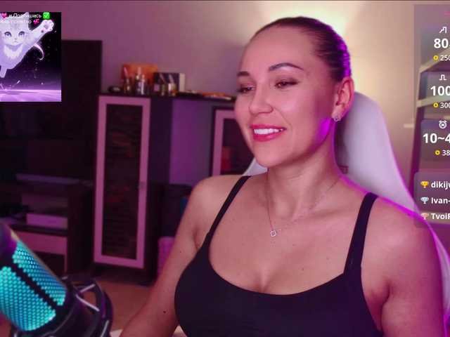 QWEENII live cam on BongaCams
