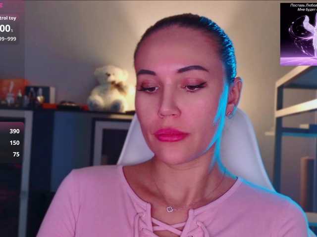 QWEENII live cam on BongaCams