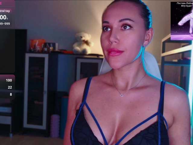 QWEENII live cam on BongaCams