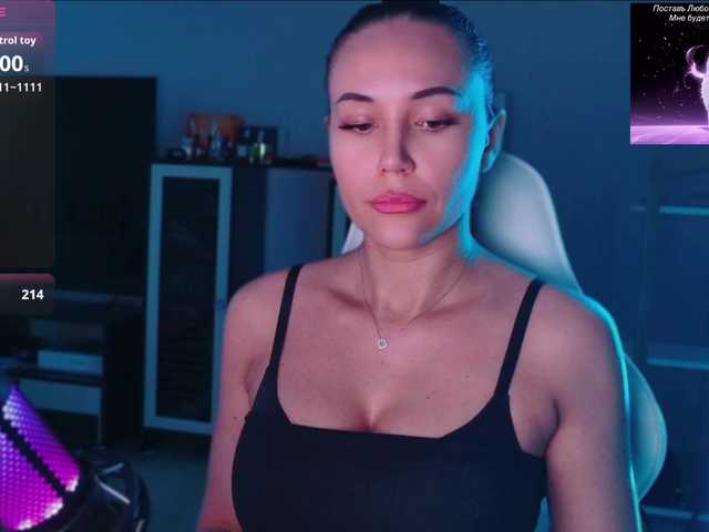 QWEENII live cam on BongaCams