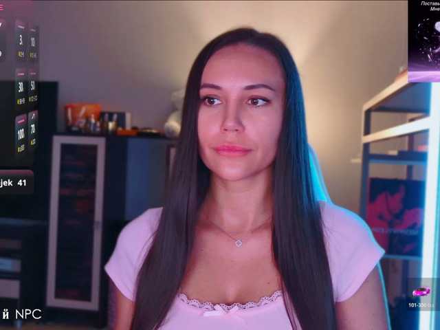 QWEENII live cam preview
