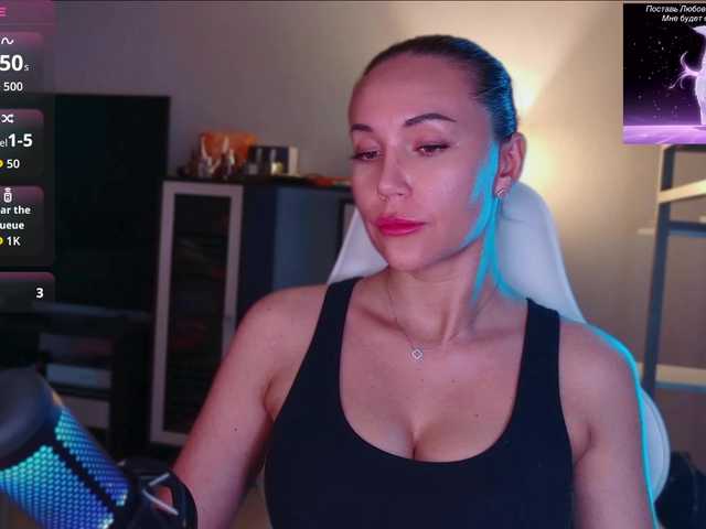 QWEENII live cam on BongaCams