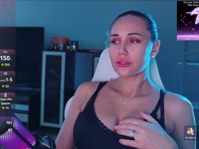 QWEENII live cam on BongaCams