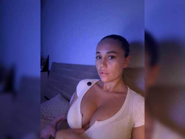 в попе у QWEENII