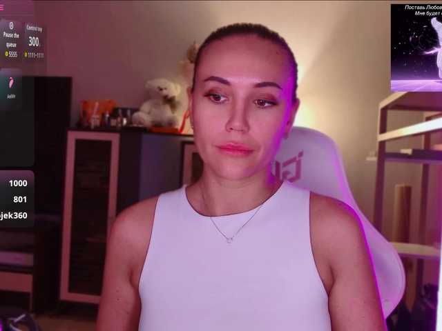 QWEENII live cam on BongaCams