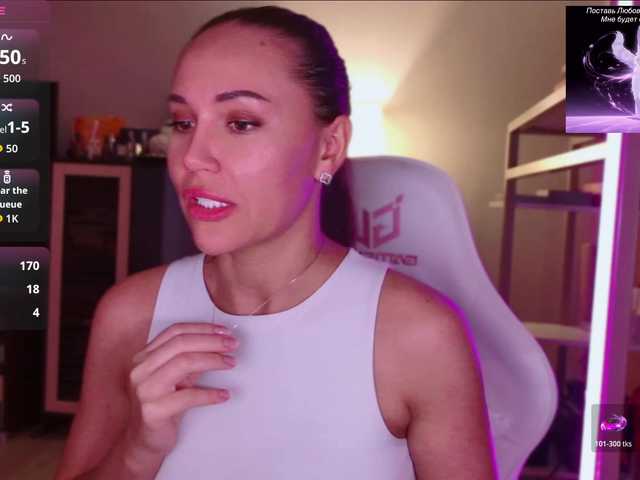 QWEENII live cam on BongaCams