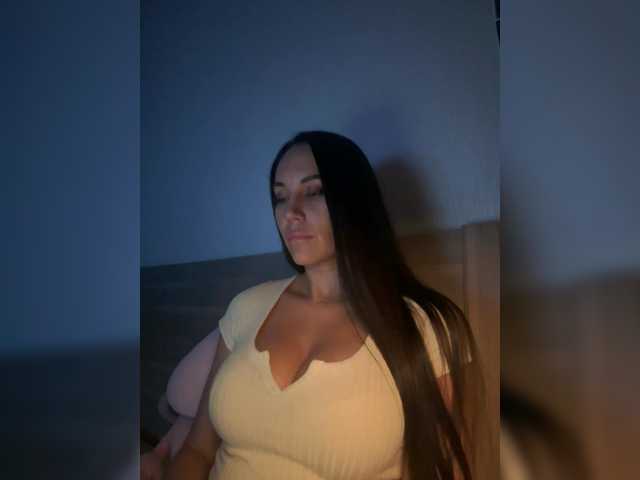 QWEENII live cam on BongaCams