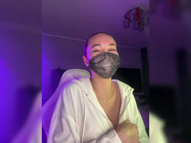 QWEENII's BongaCams show and profile