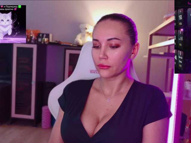 QWEENII live cam on BongaCams