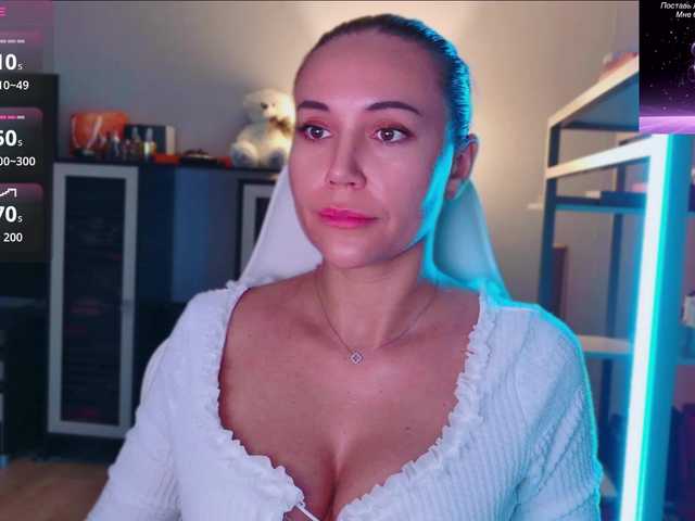 QWEENII live cam preview