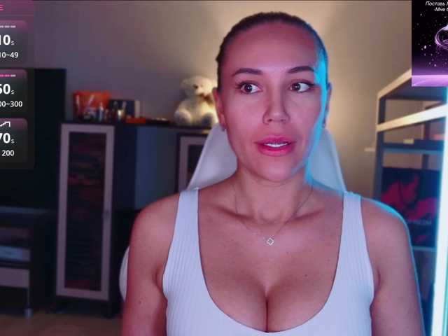 QWEENII live cam on BongaCams