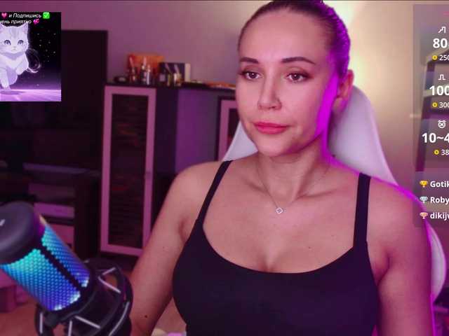 QWEENII live cam on BongaCams