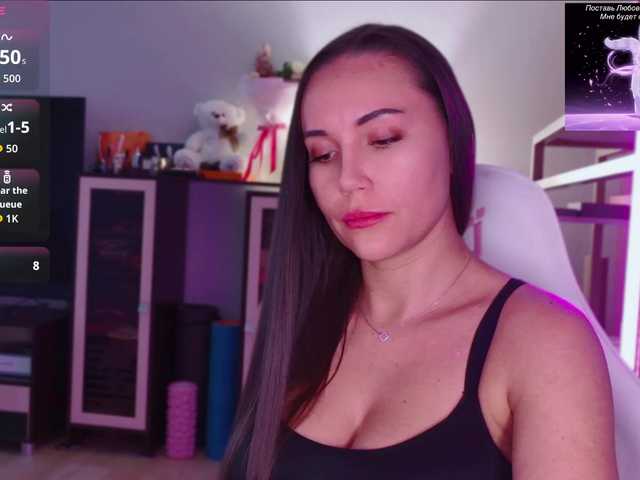 QWEENII live cam on BongaCams
