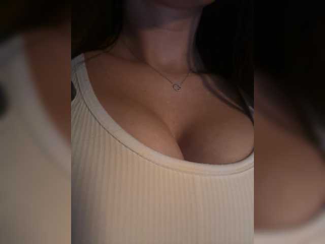QWEENII live cam on BongaCams