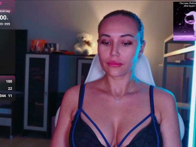 QWEENII live cam on BongaCams
