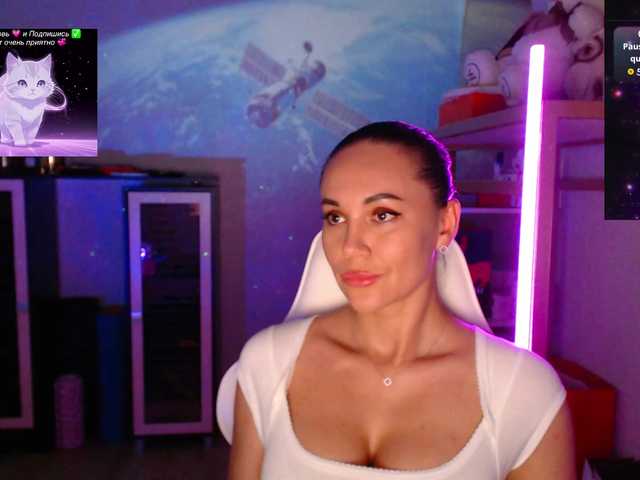 QWEENII live cam on BongaCams