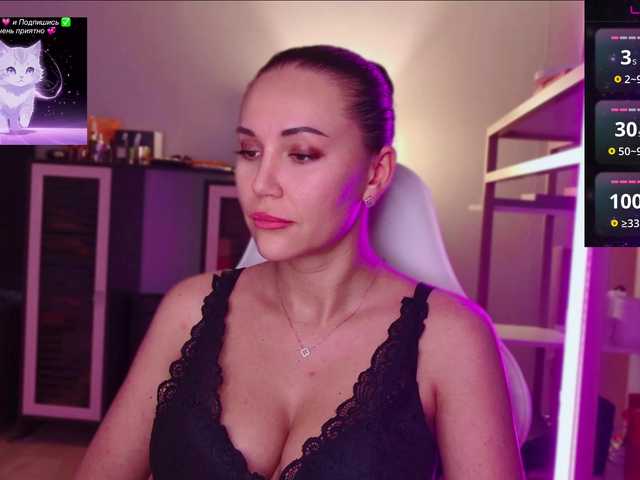 QWEENII live cam on BongaCams
