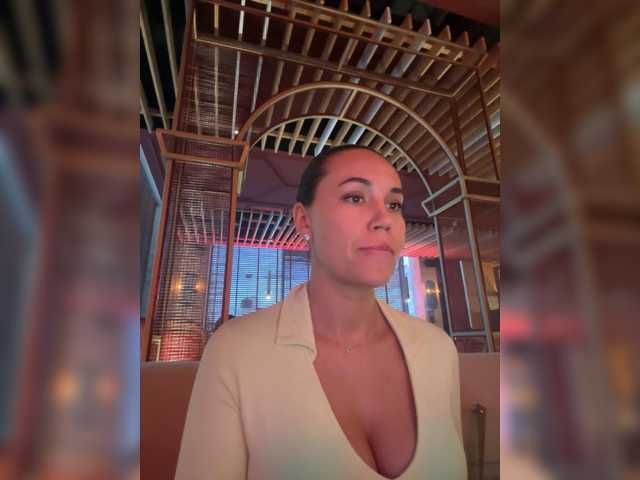 QWEENII live webcam show