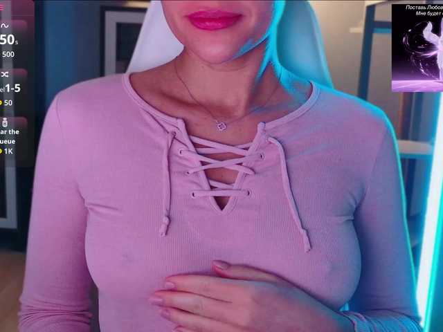 QWEENII live cam on BongaCams