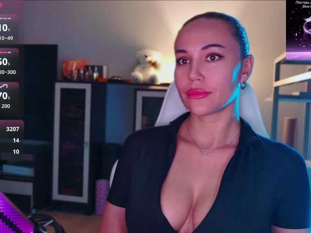 QWEENII live cam on BongaCams
