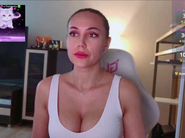 QWEENII live cam on BongaCams