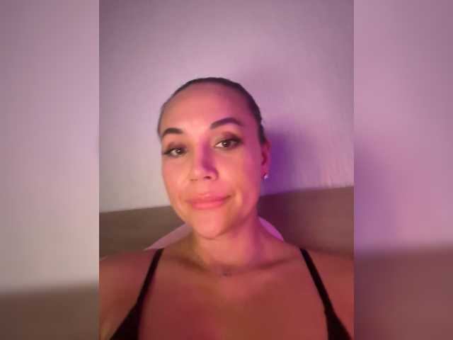 QWEENII live cam on BongaCams