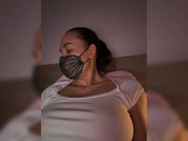 QWEENII's BongaCams show and profile