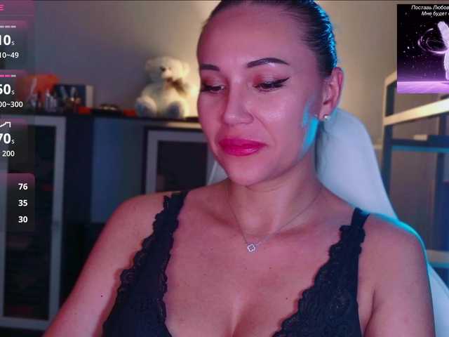 QWEENII live cam on BongaCams